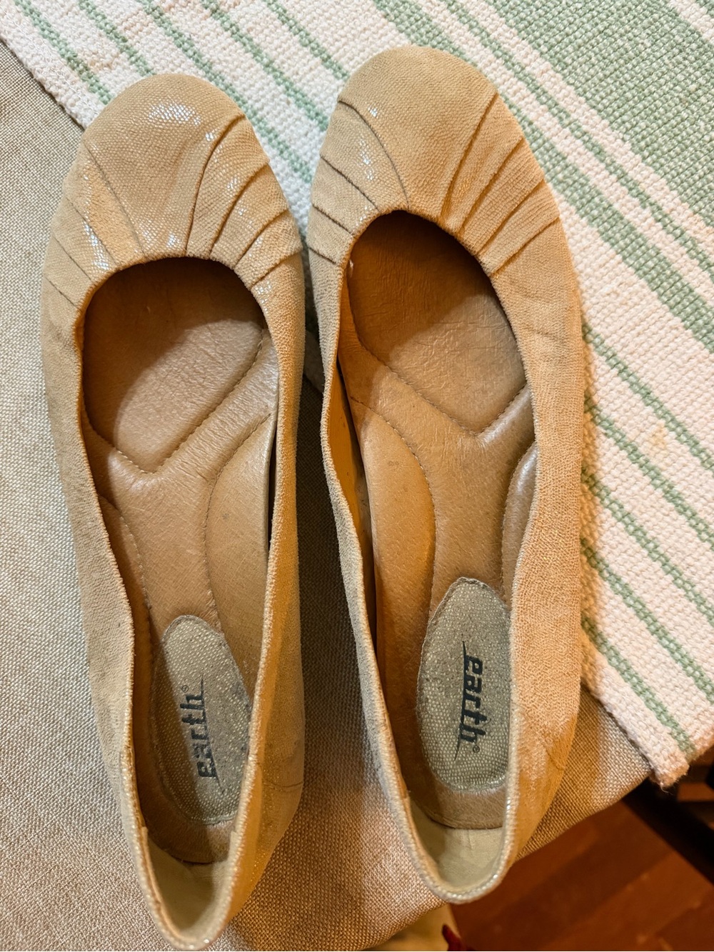 Earth Bellwether Women’s Leather Comfort Flats Size 11 – Pleated Round Toe
